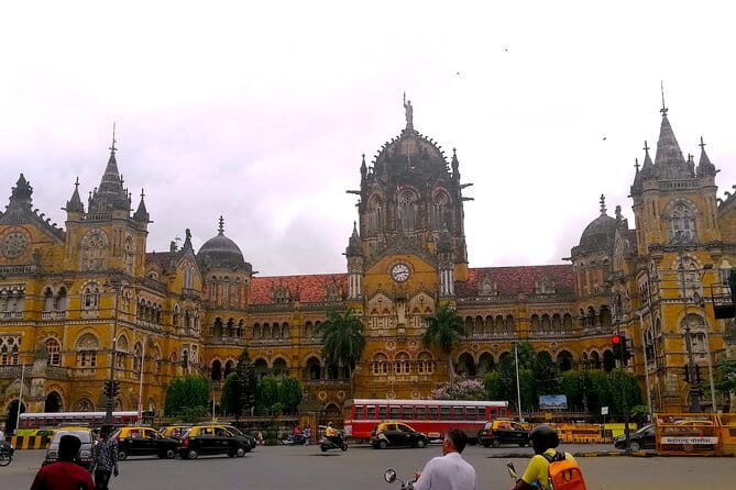 Victorian Gothic Heritage Quarter and Art Deco Walking Tour - Stop 7: Oval Maidan and where Victorian Gothic meets Art Deco edges