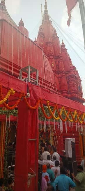 Visit the 3 largest temples in Benares - Stop 2: Durga Mandir and the meaning of protection