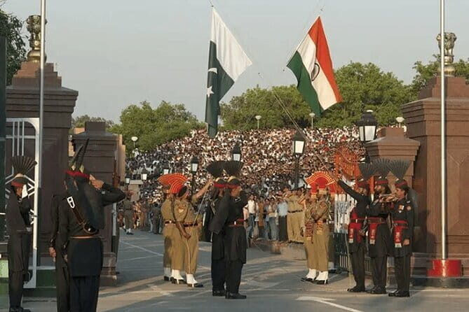 Wagah Border Retreat Ceremony With Traditional Dinner - Wagah’s Flag-Lowering Ceremony: What You’ll Be Watching