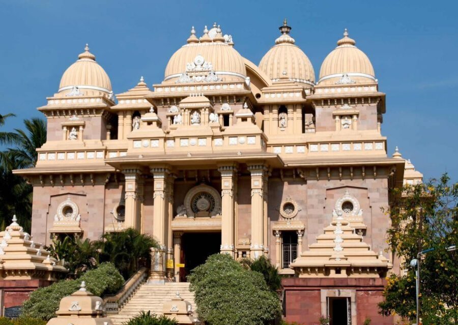 Walk of Divinity Bangalore (2 hours guided walking tour) - Gavi Gangadhareshwara and Ramanjaneya Gudda: the “in-between” temples with big guidance power