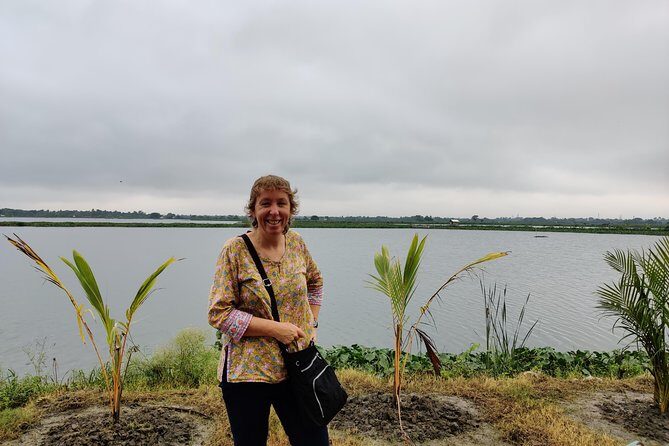 Walk the Kolkata Wetlands: Green Eye Candy - Getting to the wetland entry: Narayani Tower to the trail start
