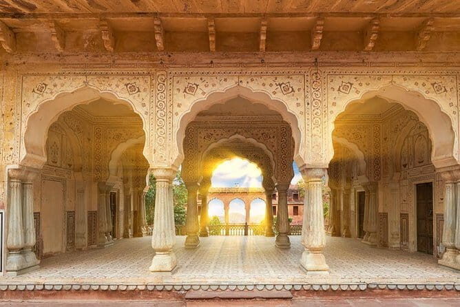 Walking Tour Jaipur India - Isarlat (Sargasuli) Tower: The 140-Foot Pause Between Bazaars