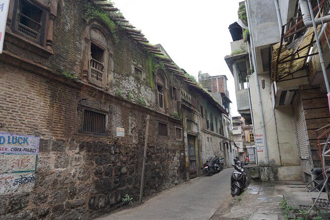 Walking tour of historic Old Nashik and Panchwati - Godavari riverbank and riverside promenade moments