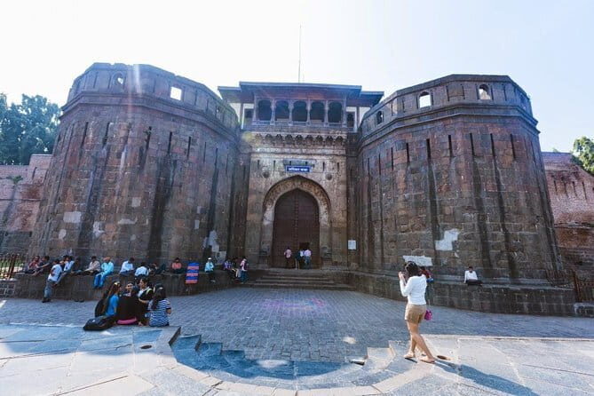 Why Pune? : A Heritage Walk through Old Pune - Passing Pune’s Iconic Ganesh: The Wealth-and-Devotion Contrast