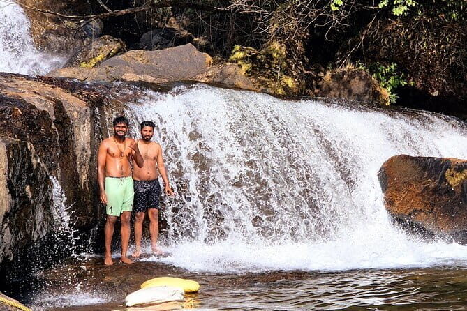 Wild Life Anakulam Jeep Safari - Perumbankuthu Waterfalls: brief, but it keeps the momentum