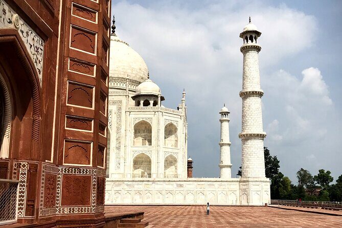 Your Date with Taj Mahal Full-Day Private Guided Tour with Pickup - Taj Mahal at sunrise: why the light show is the main event
